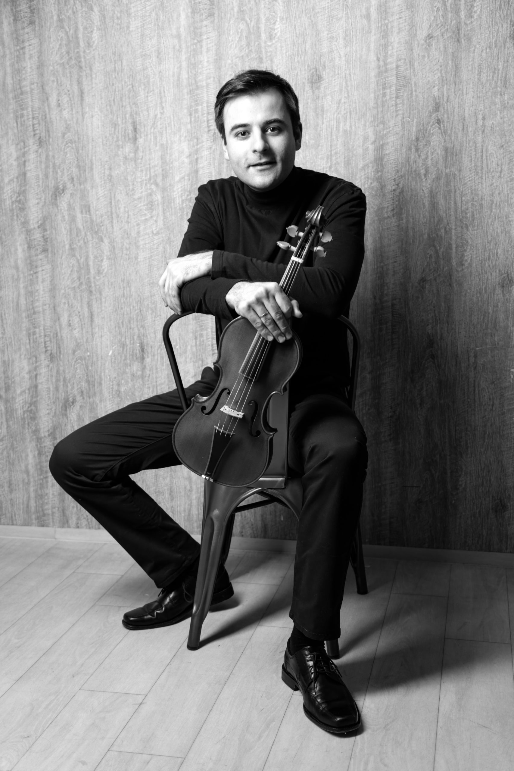 Theo Dan viola